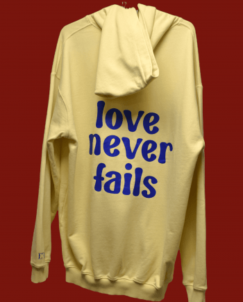 sudadera vainilla love never fails de estefanía francisco