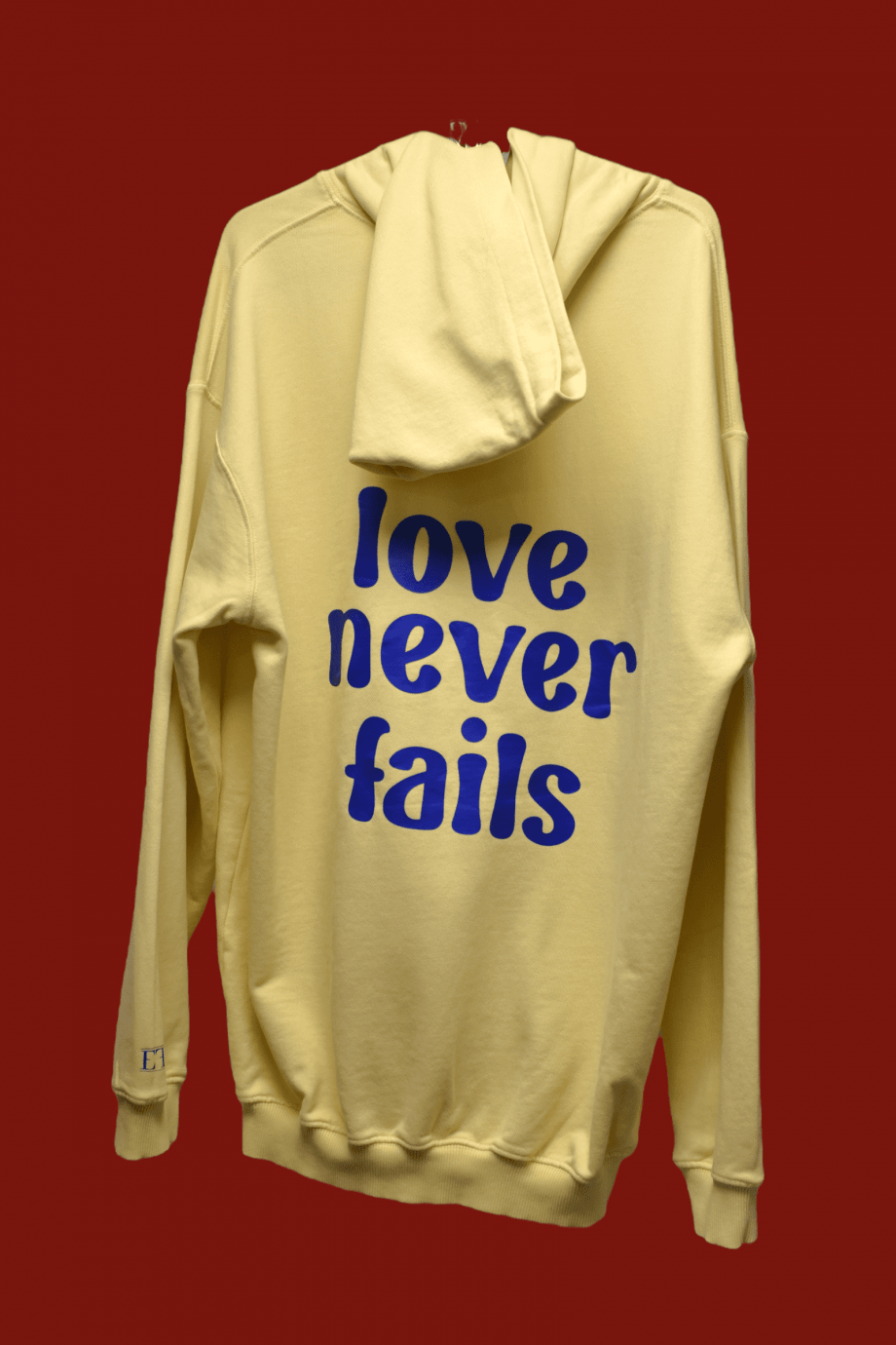 sudadera vainilla love never fails de estefanía francisco